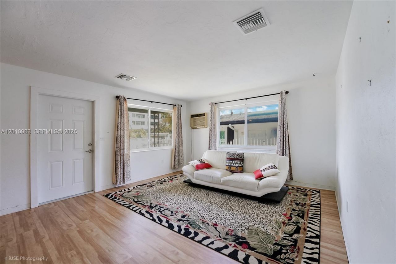3278 Thomas Ave , Miami, FL 33133 Photo
