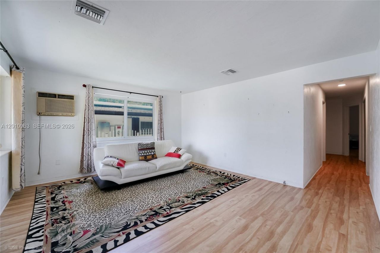 3278 Thomas Ave , Miami, FL 33133 Photo