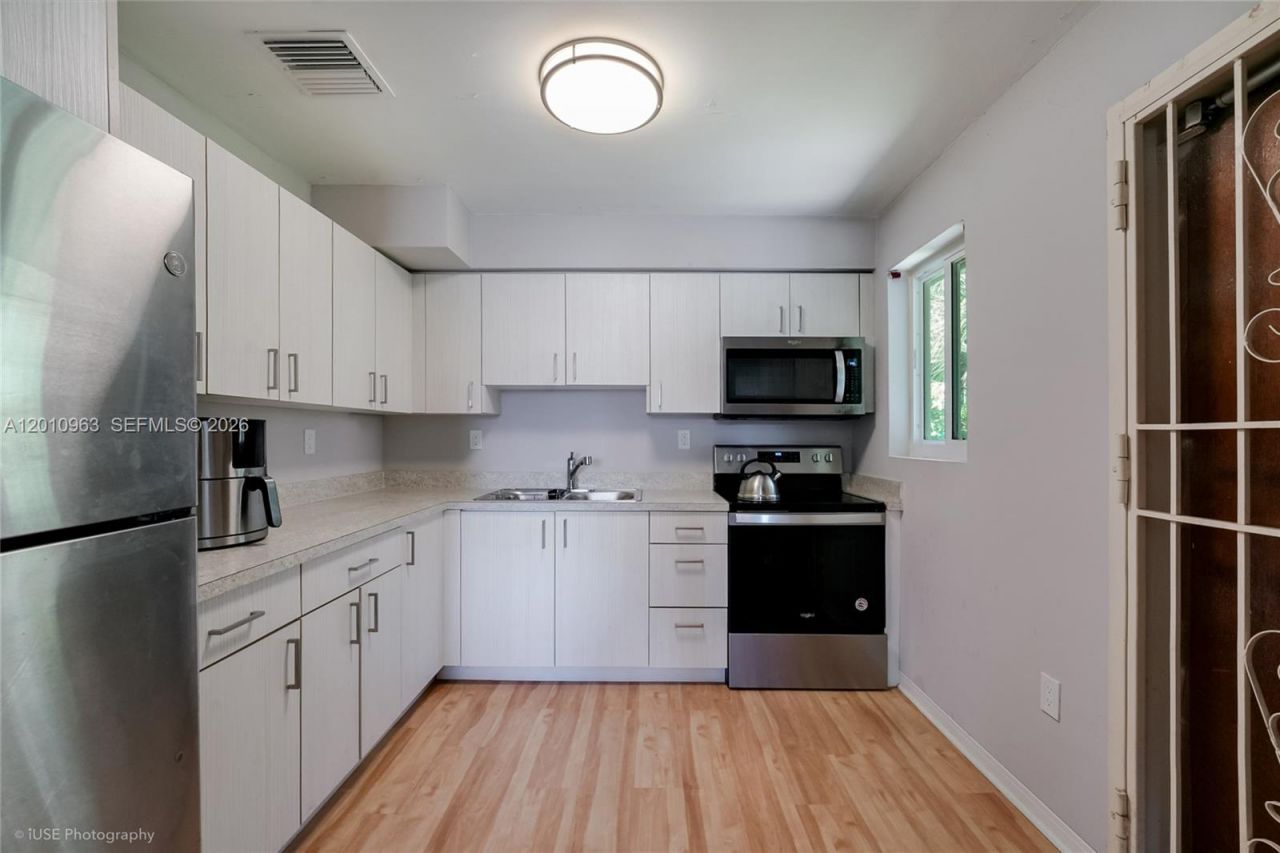 3278 Thomas Ave , Miami, FL 33133 Photo