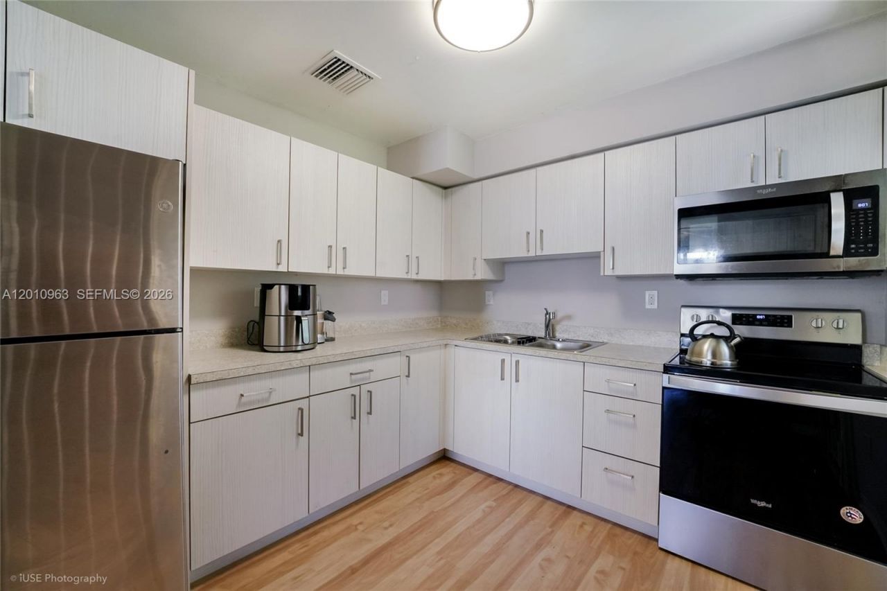 3278 Thomas Ave , Miami, FL 33133 Photo