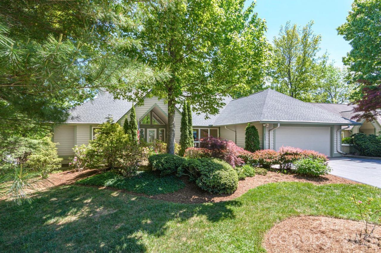133 Forest View Drive, Flat Rock, NC 28731 Main Photo