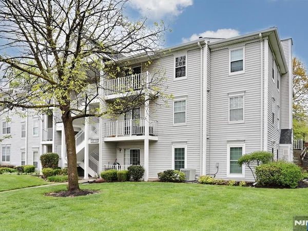 1093 Ash Drive, MAHWAH, NJ 07430