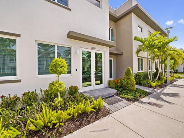 10351 NW 66th Terrace, Doral, FL 33178