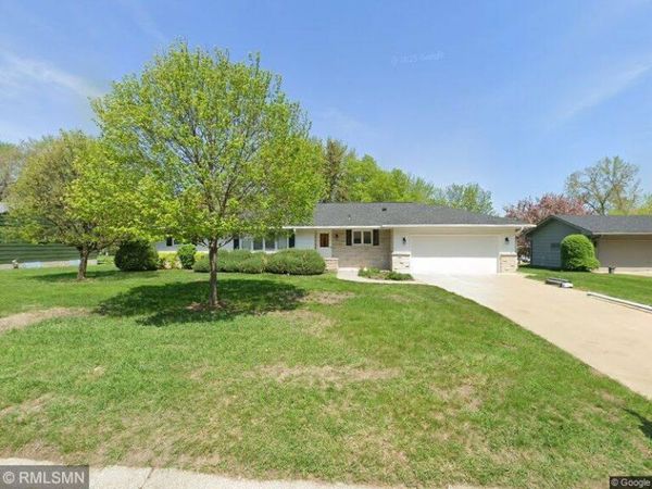 176 Highland Drive , Chaska, MN 55318
