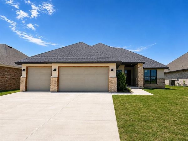 5009 Vine Cliff Road, Mustang, OK 73064