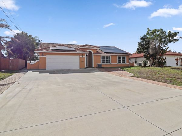 152 NE Twylite Terrace, Port St. Lucie, FL 34983