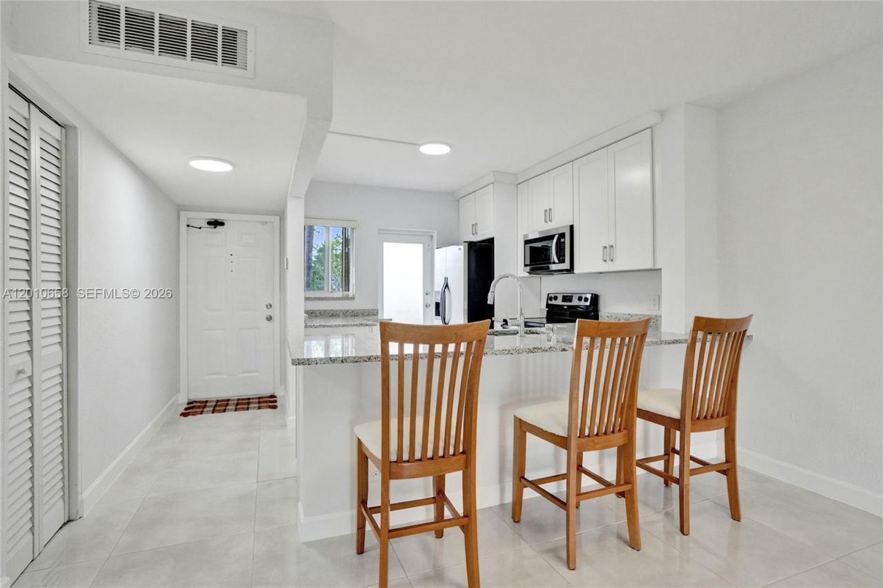 5950 Del Lago Cir , Unit 104, Sunrise, FL 33313 Photo