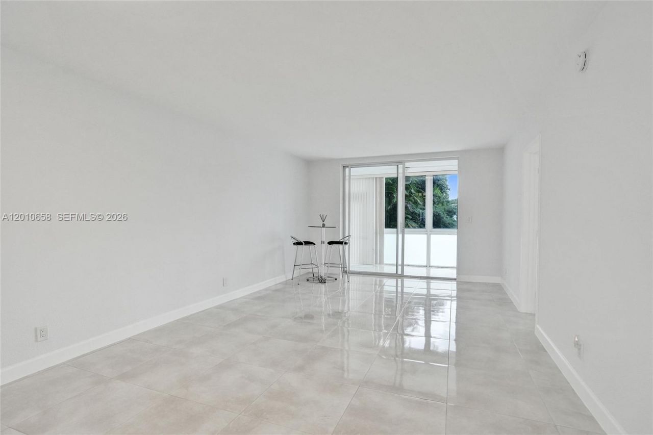 5950 Del Lago Cir , Unit 104, Sunrise, FL 33313 Photo