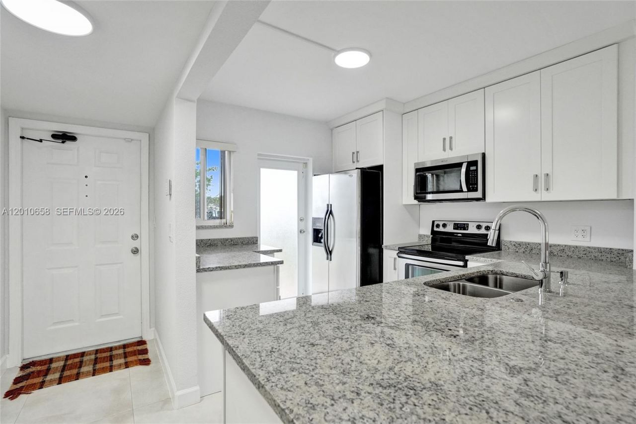5950 Del Lago Cir , Unit 104, Sunrise, FL 33313 Photo