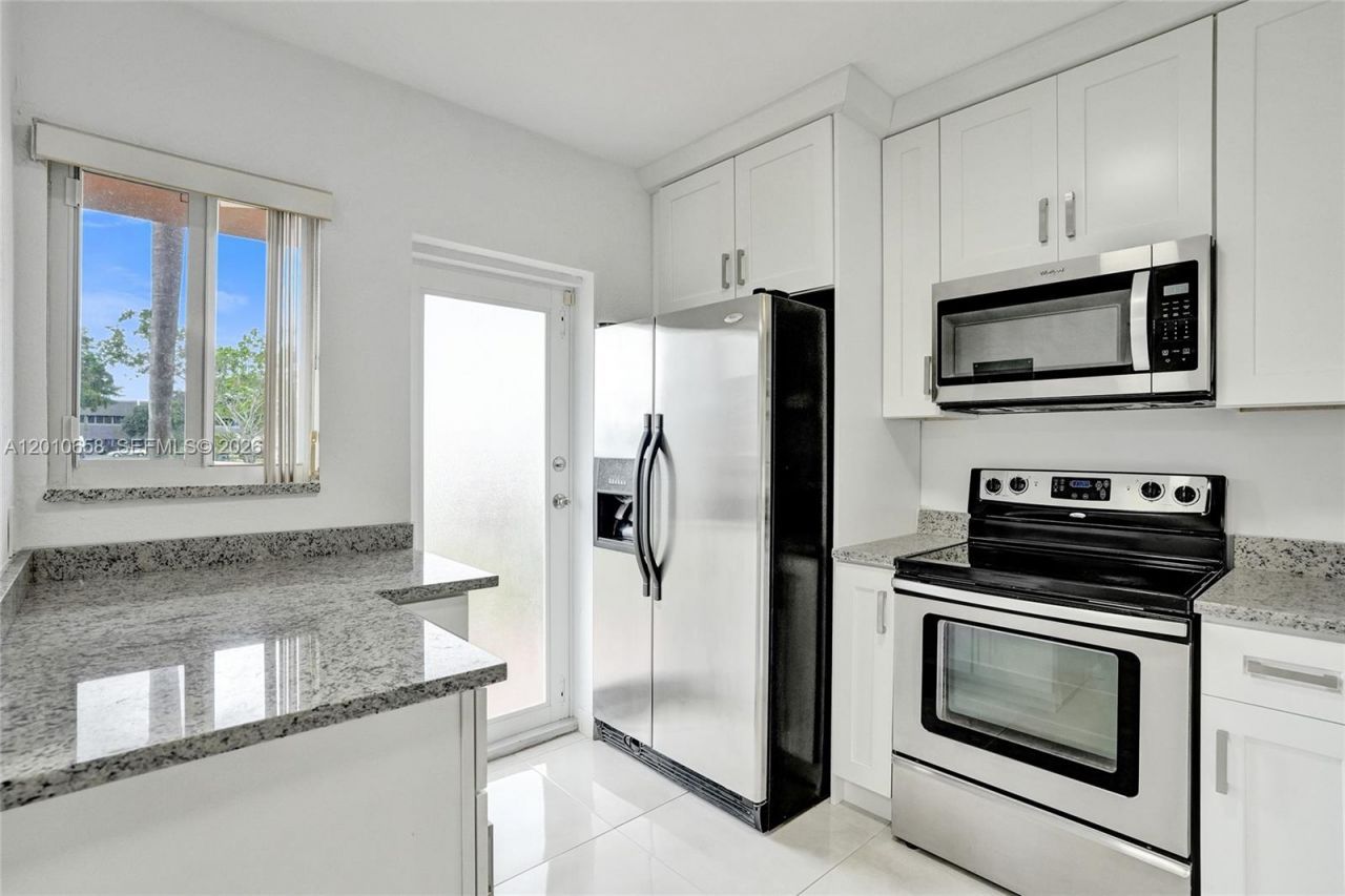 5950 Del Lago Cir , Unit 104, Sunrise, FL 33313 Photo