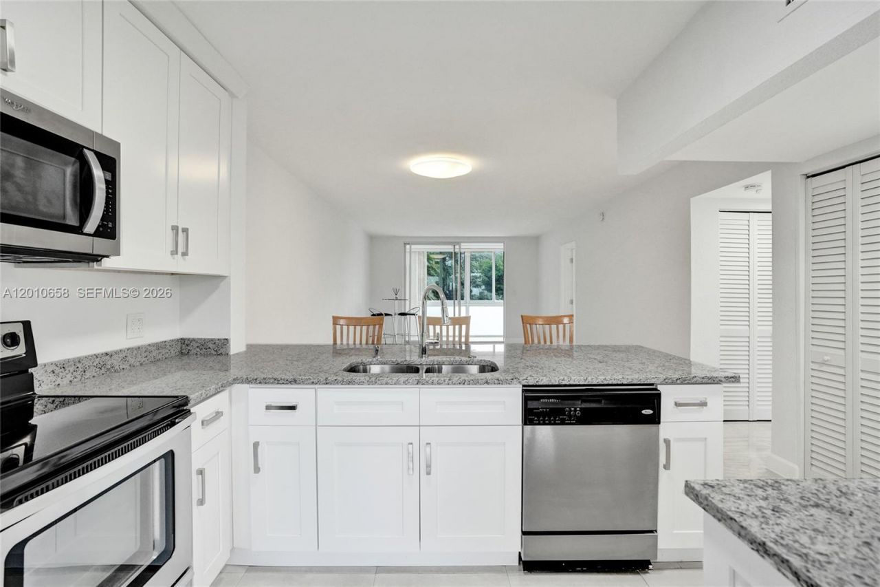 5950 Del Lago Cir , Unit 104, Sunrise, FL 33313 Photo