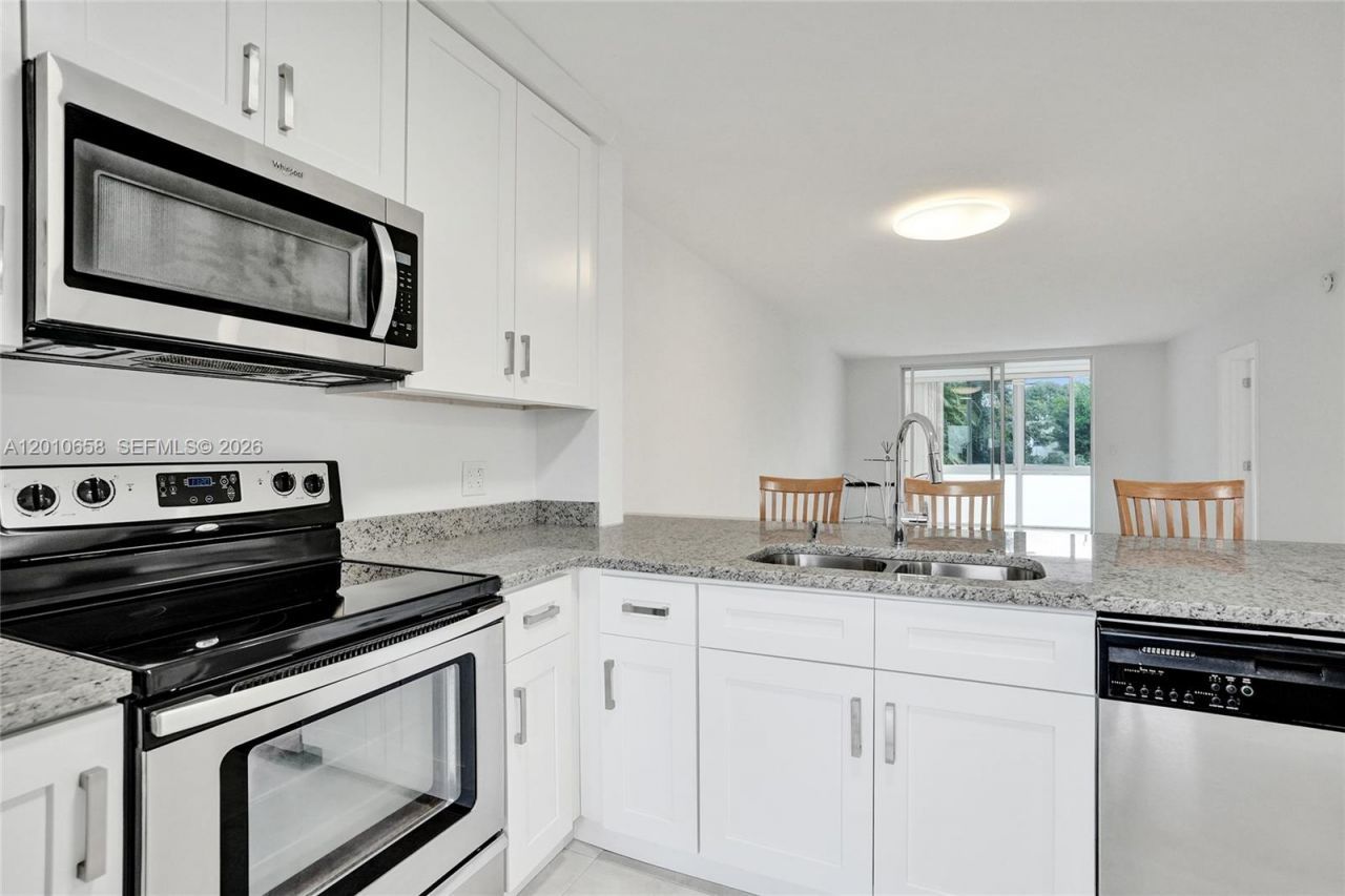 5950 Del Lago Cir , Unit 104, Sunrise, FL 33313 Photo