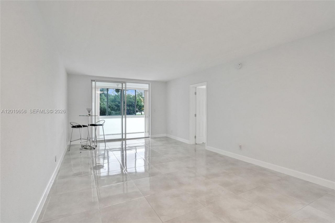 5950 Del Lago Cir , Unit 104, Sunrise, FL 33313 Photo