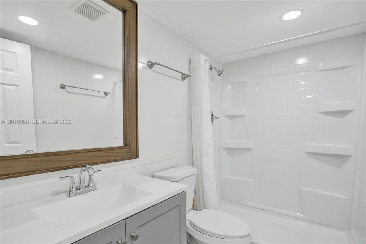 5950 Del Lago Cir , Unit 104, Sunrise, FL 33313 Photo