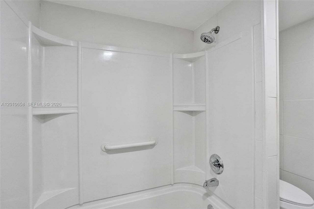 5950 Del Lago Cir , Unit 104, Sunrise, FL 33313 Photo