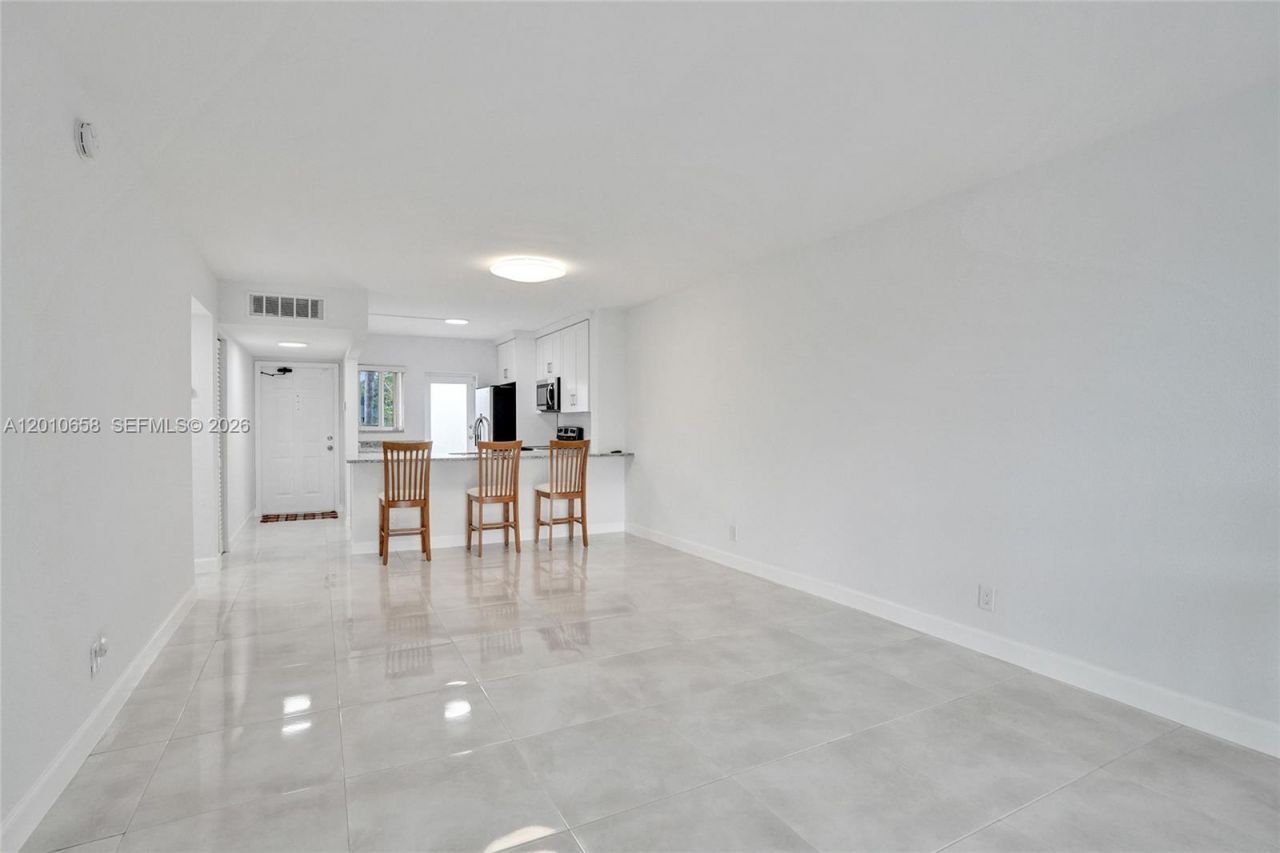 5950 Del Lago Cir , Unit 104, Sunrise, FL 33313 Photo