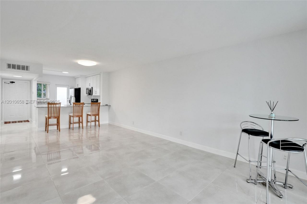 5950 Del Lago Cir , Unit 104, Sunrise, FL 33313 Photo