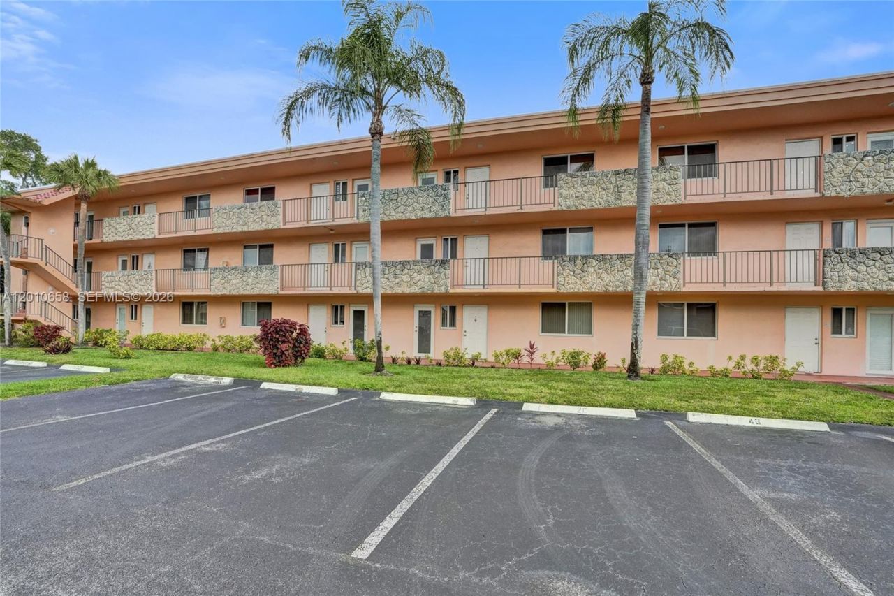 5950 Del Lago Cir , Unit 104, Sunrise, FL 33313 Photo