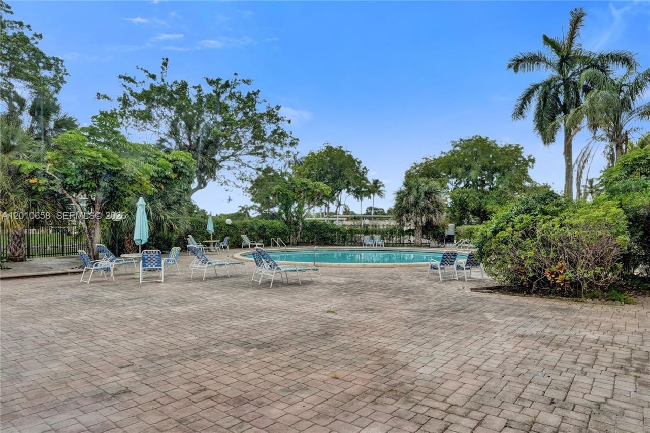 5950 Del Lago Cir , Unit 104, Sunrise, FL 33313 Photo