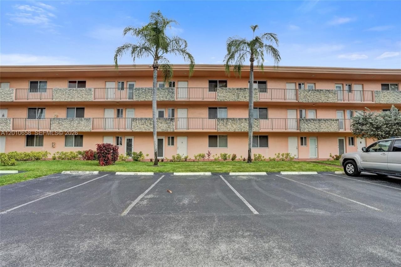 5950 Del Lago Cir , Unit 104, Sunrise, FL 33313 Photo