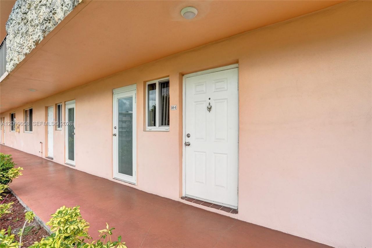 5950 Del Lago Cir , Unit 104, Sunrise, FL 33313 Photo