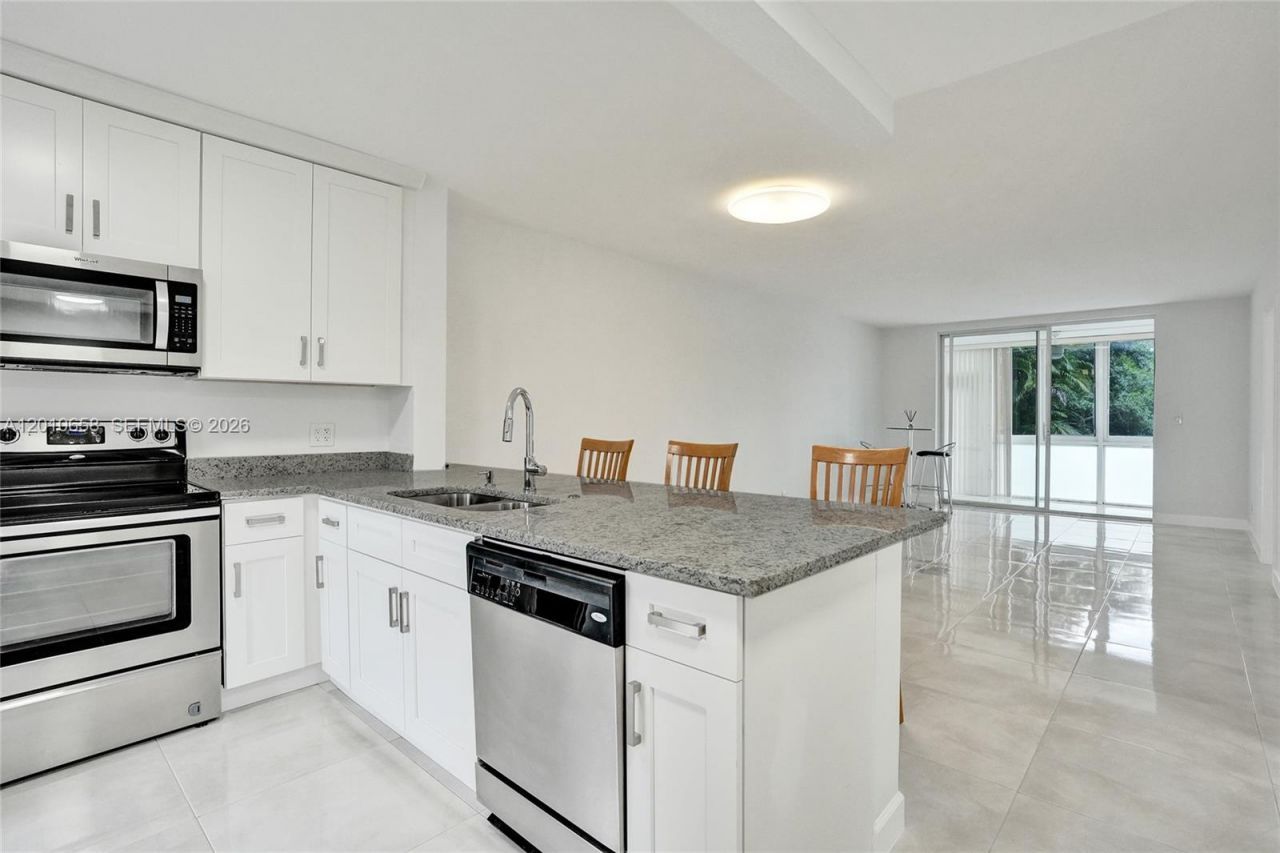 5950 Del Lago Cir , Unit 104, Sunrise, FL 33313 Photo