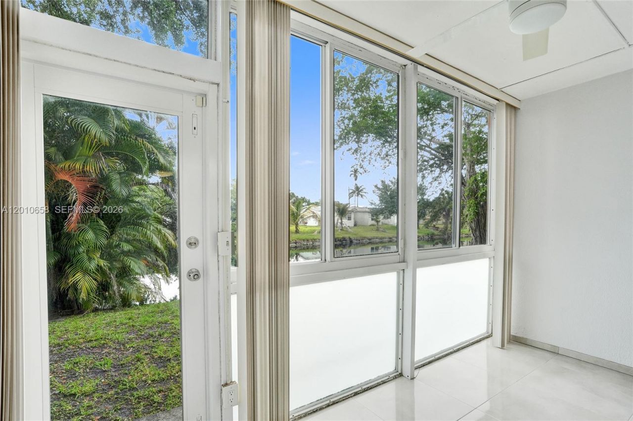 5950 Del Lago Cir , Unit 104, Sunrise, FL 33313 Photo