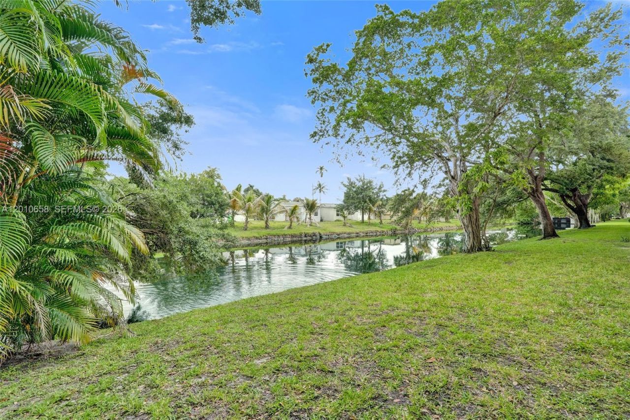 5950 Del Lago Cir , Unit 104, Sunrise, FL 33313 Photo