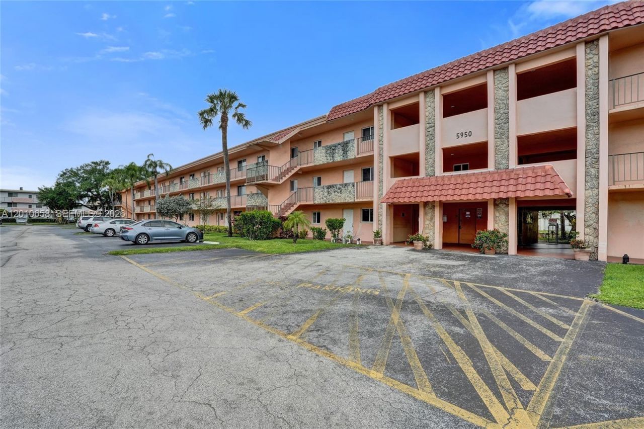5950 Del Lago Cir , Unit 104, Sunrise, FL 33313 Photo