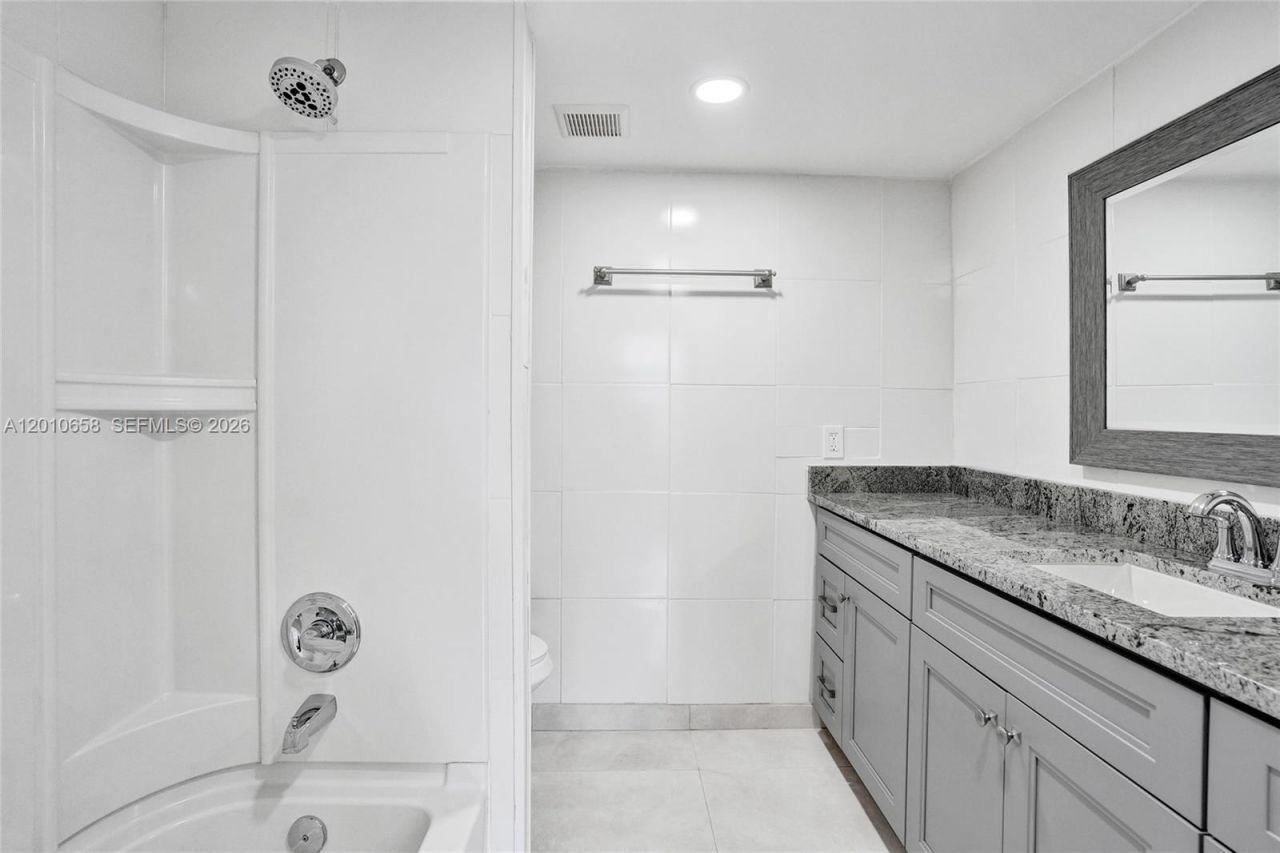 5950 Del Lago Cir , Unit 104, Sunrise, FL 33313 Photo