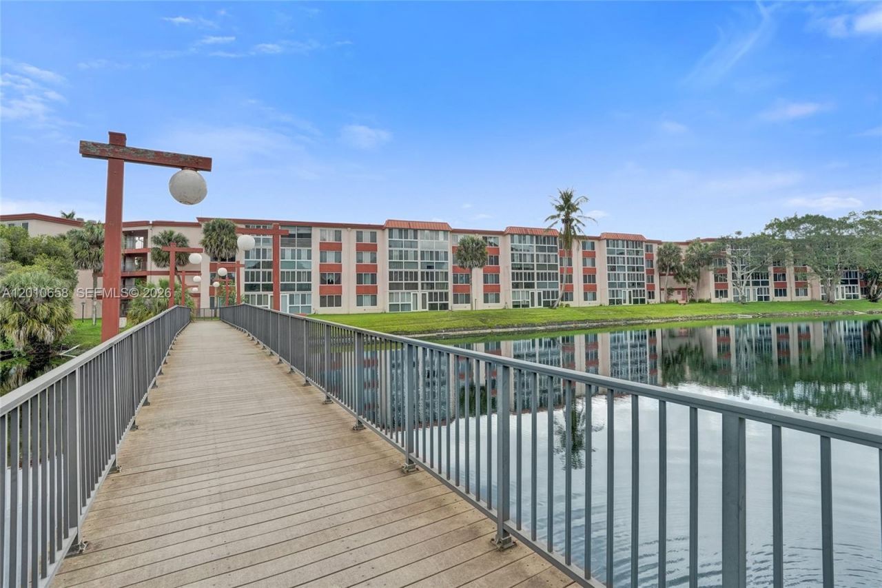 5950 Del Lago Cir , Unit 104, Sunrise, FL 33313 Photo