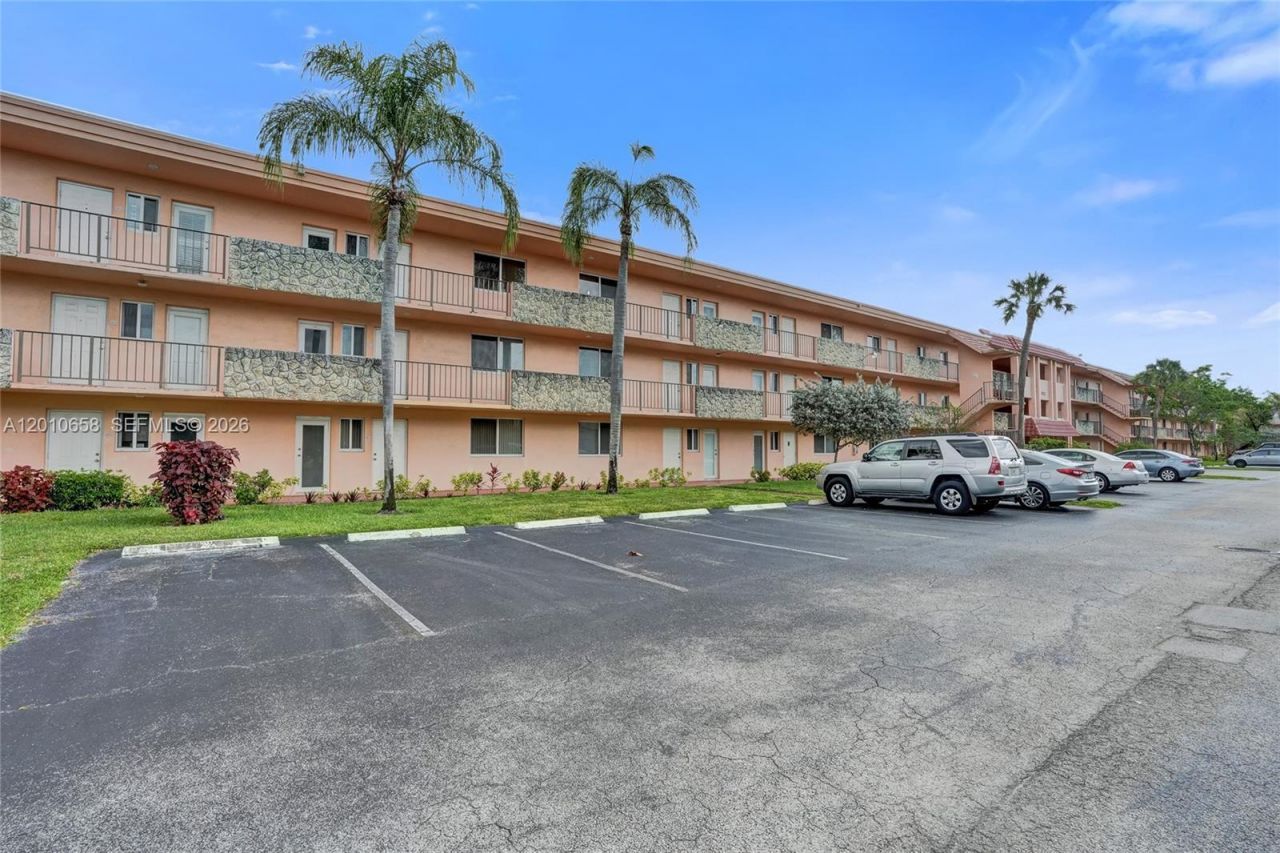 5950 Del Lago Cir , Unit 104, Sunrise, FL 33313 Photo