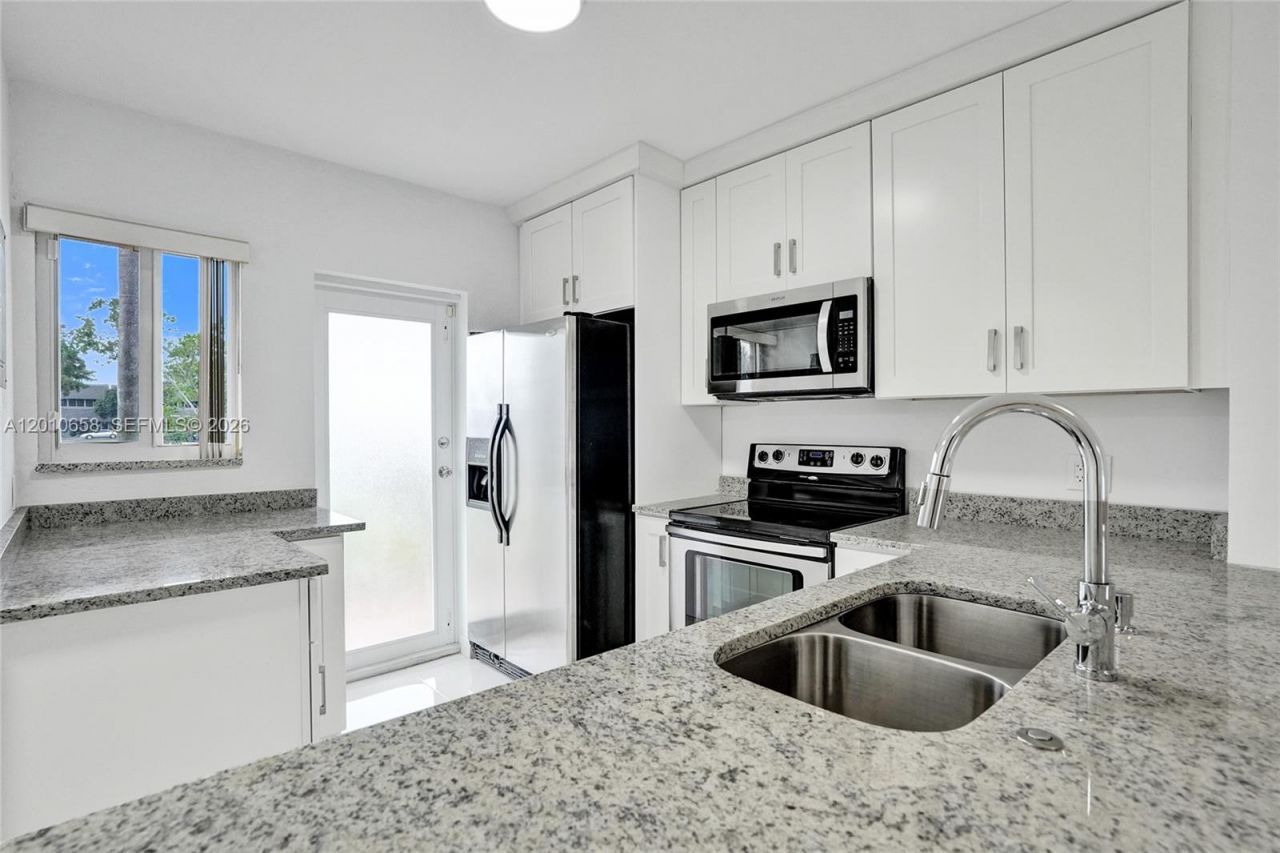 5950 Del Lago Cir , Unit 104, Sunrise, FL 33313 Photo