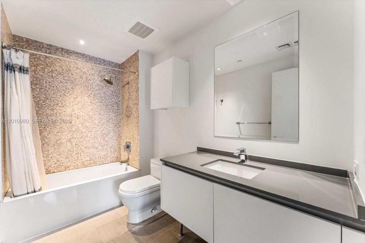 68 SE 6th St, Unit 2304, Miami, FL 33131 Photo