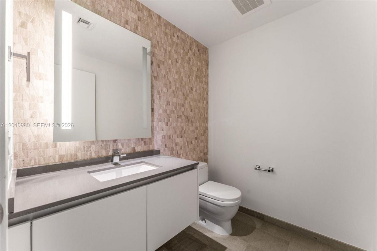 68 SE 6th St, Unit 2304, Miami, FL 33131 Photo