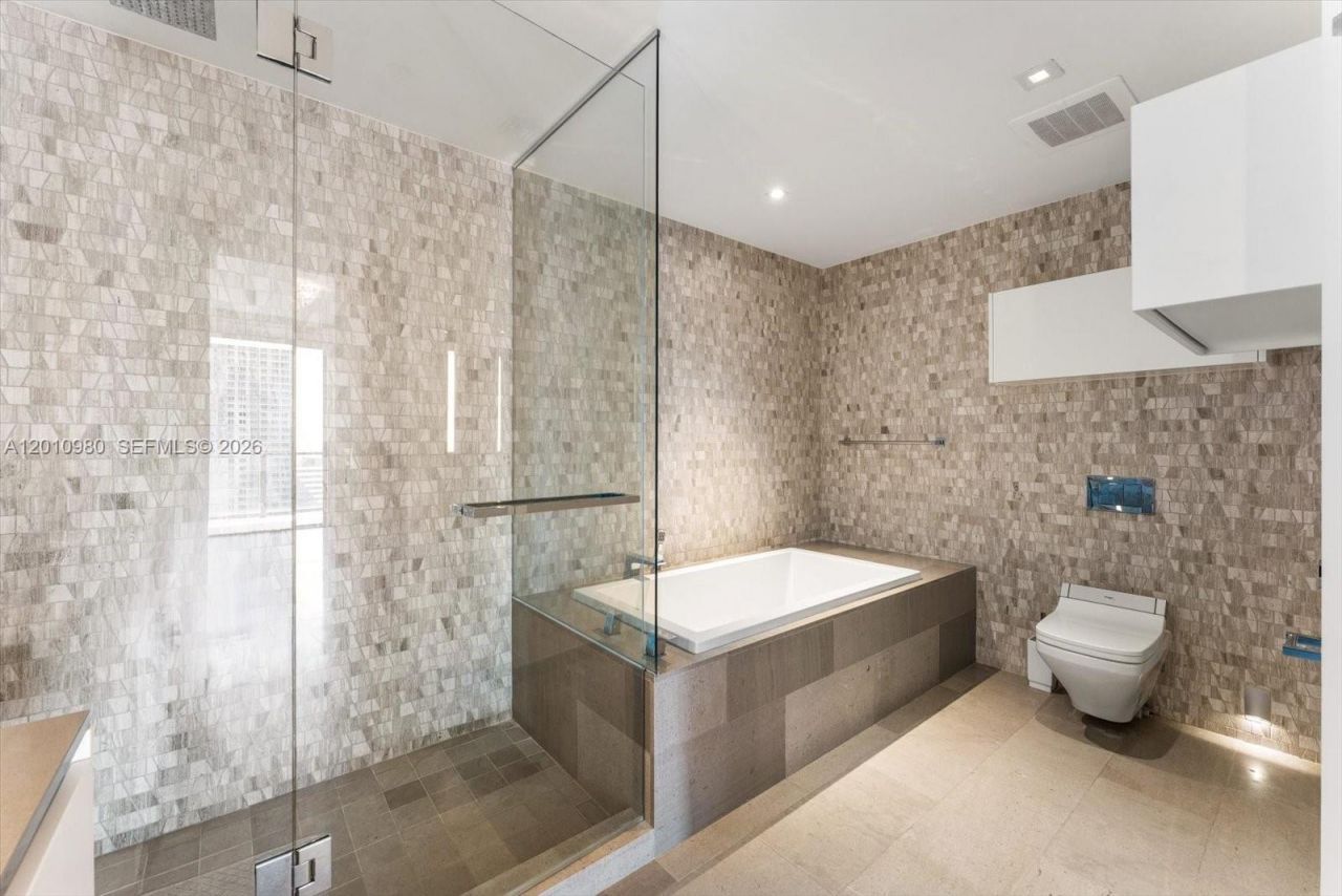 68 SE 6th St, Unit 2304, Miami, FL 33131 Photo