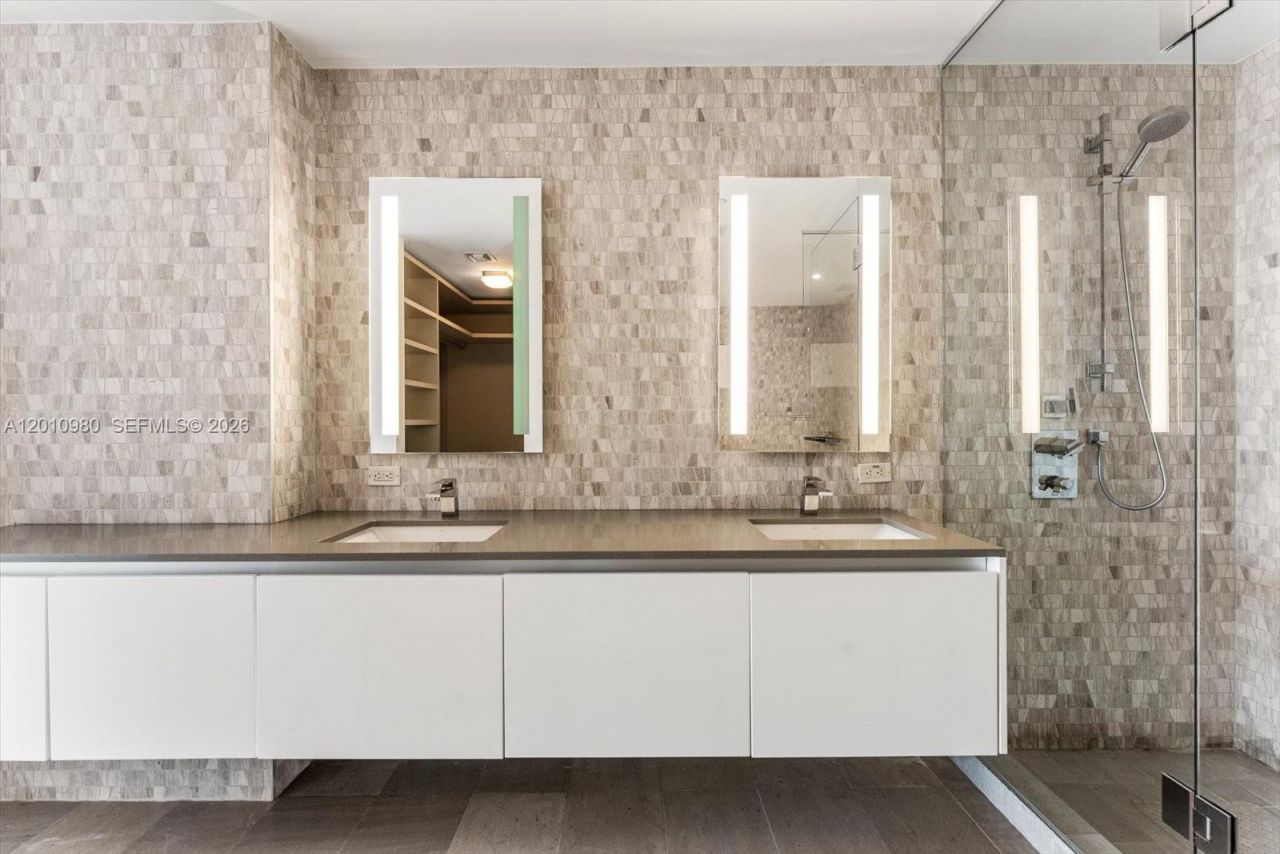 68 SE 6th St, Unit 2304, Miami, FL 33131 Photo