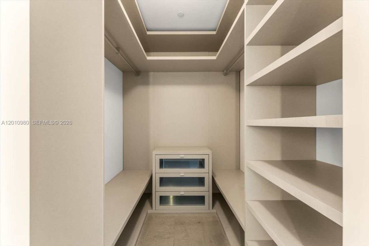 68 SE 6th St, Unit 2304, Miami, FL 33131 Photo