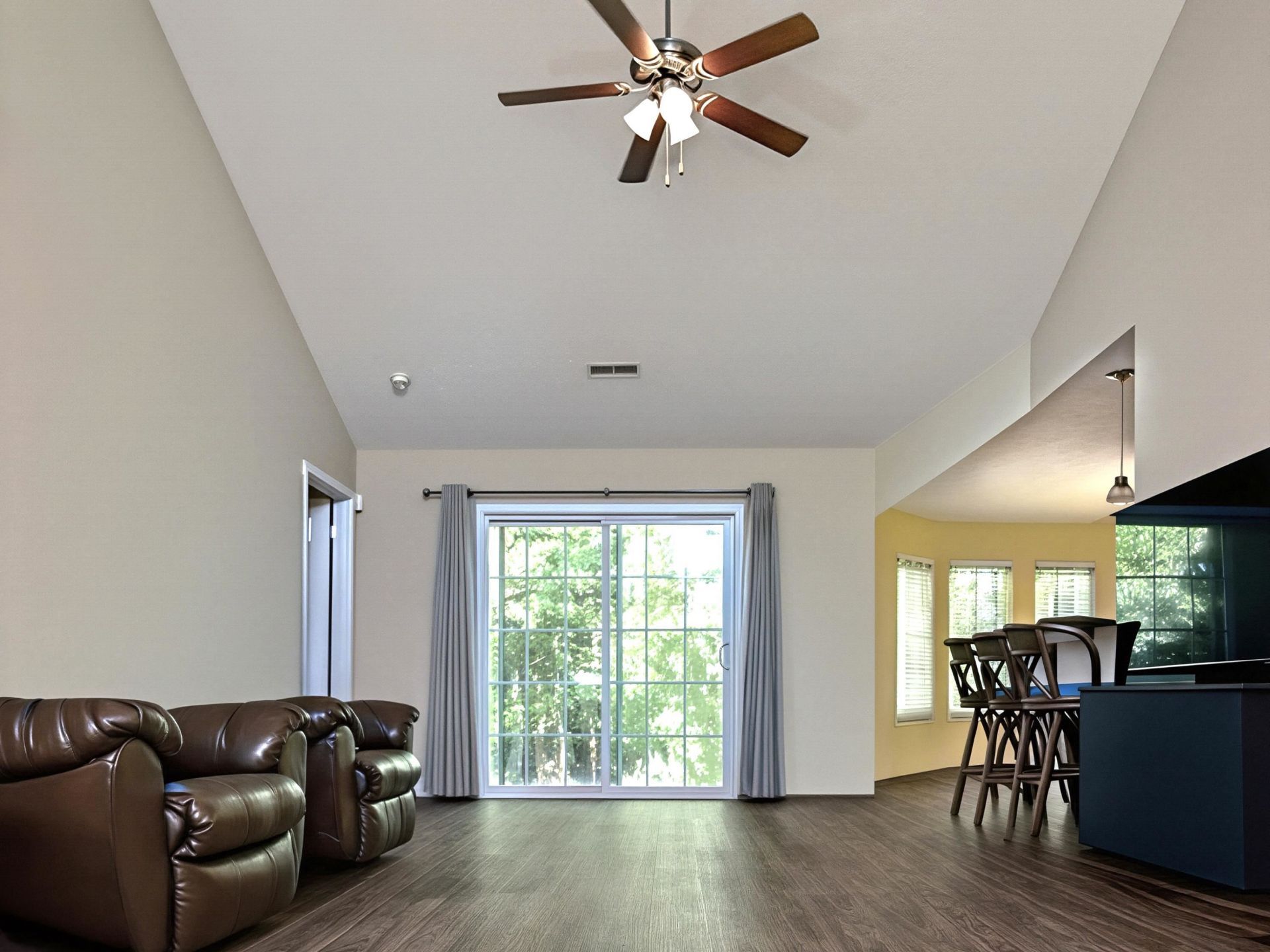 476 Warren Springs Dr. Photo 5