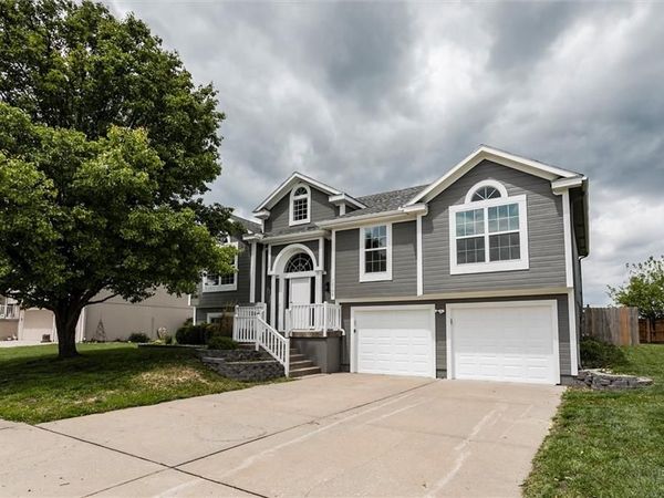 12106 E 214th Street, Peculiar, MO 64078
