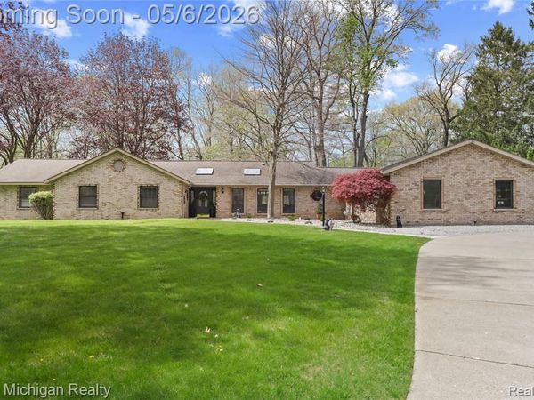 33733 Braebury Ridge, Farmington Hills, MI 48331