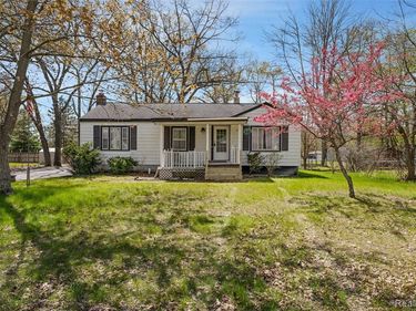 5711 Crescent Road, Waterford Twp, MI 48327