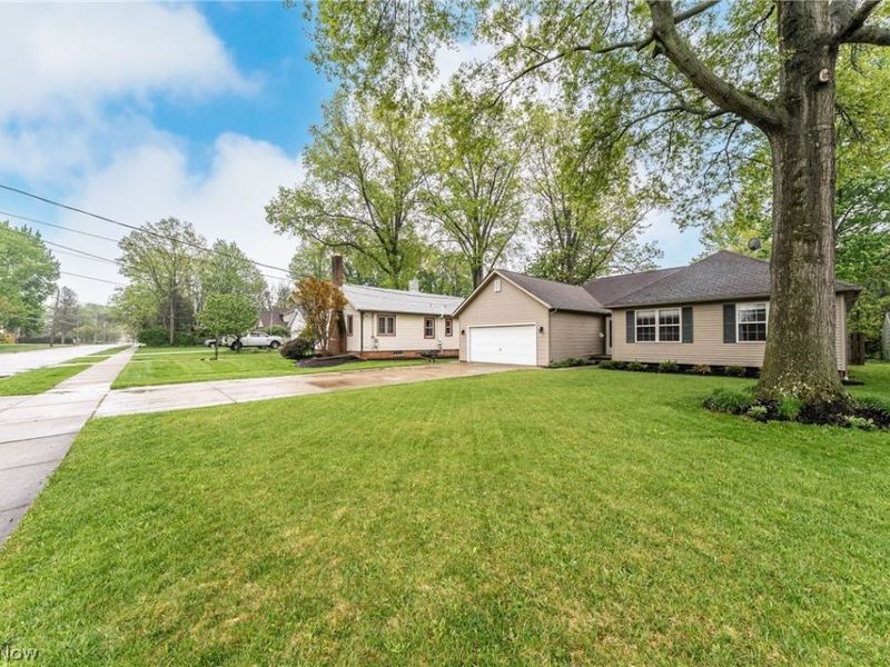 22461 Macbeth Avenue, Fairview Park, OH 44126 Photo 2