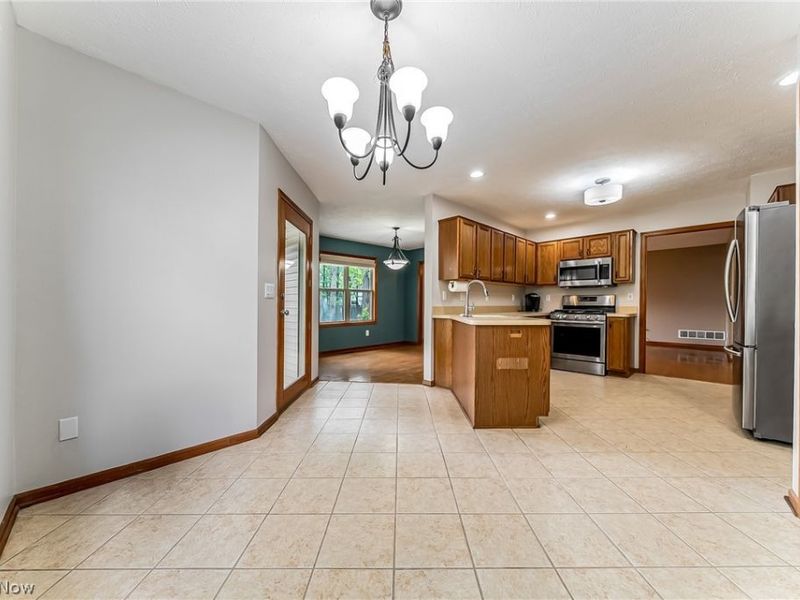 22461 Macbeth Avenue, Fairview Park, OH 44126 Photo 9