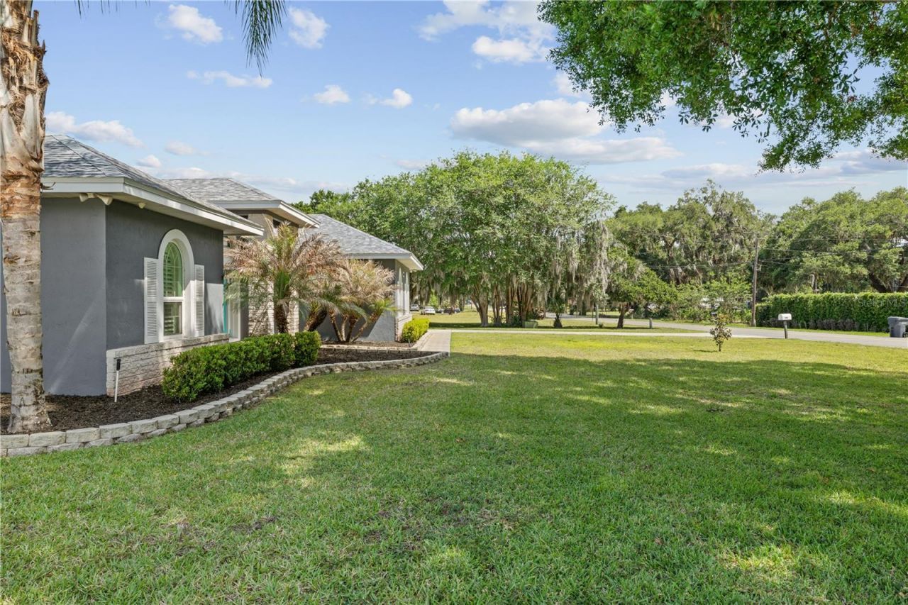 1095 W Lake Hamilton Drive, Winter Haven, FL 33881 Photo