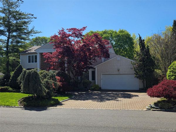 78 Woods Drive, Roslyn, NY 11576