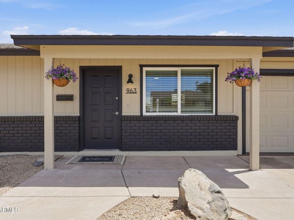 963 W HILLVIEW Street, Mesa, AZ 85201