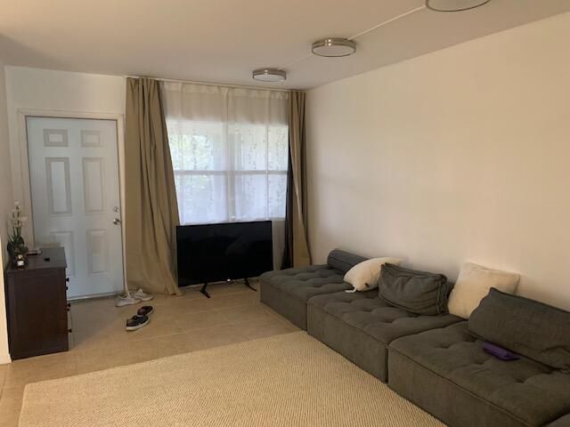 270 Layne Boulevard, Unit 308, Hallandale Beach, FL 33009 Photo