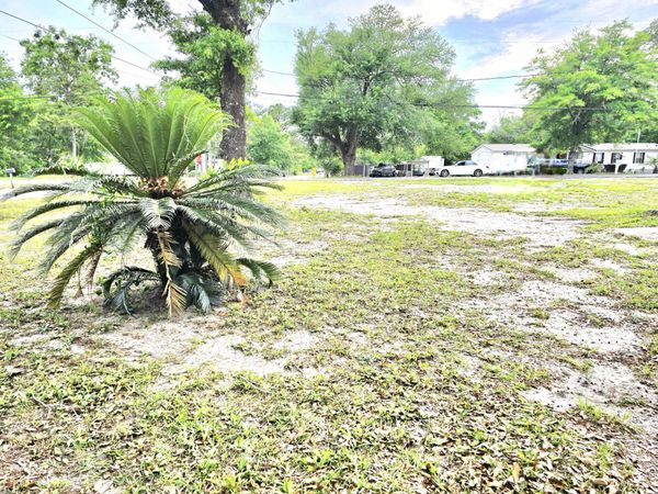 613 Old Jolly Bay Road, Freeport, FL 32439