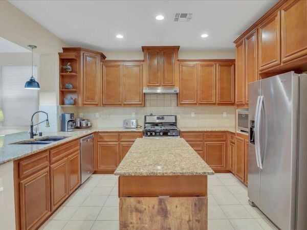 1057 Marseille Ln, Roseville, CA 95747
